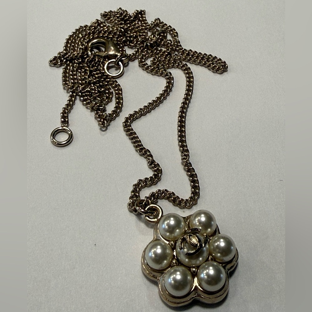 CHANEL Champagne Gold and Pearl Chain Necklace
